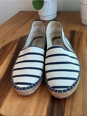 Casa Hernandez Striped Canvas Espadrilles in Navy and White 38